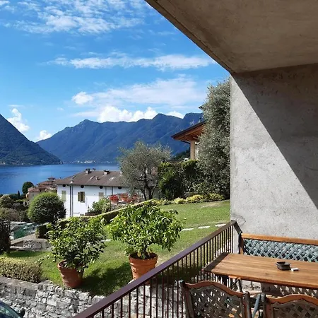 Big Apartment With Lake View And Two Bedrooms Sala Comacina Exterior photo